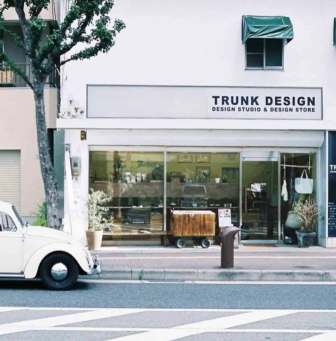 作為讓社區民眾輕鬆走入的空間,TRUNK DESIGN 有著明朗寬敞的門面。