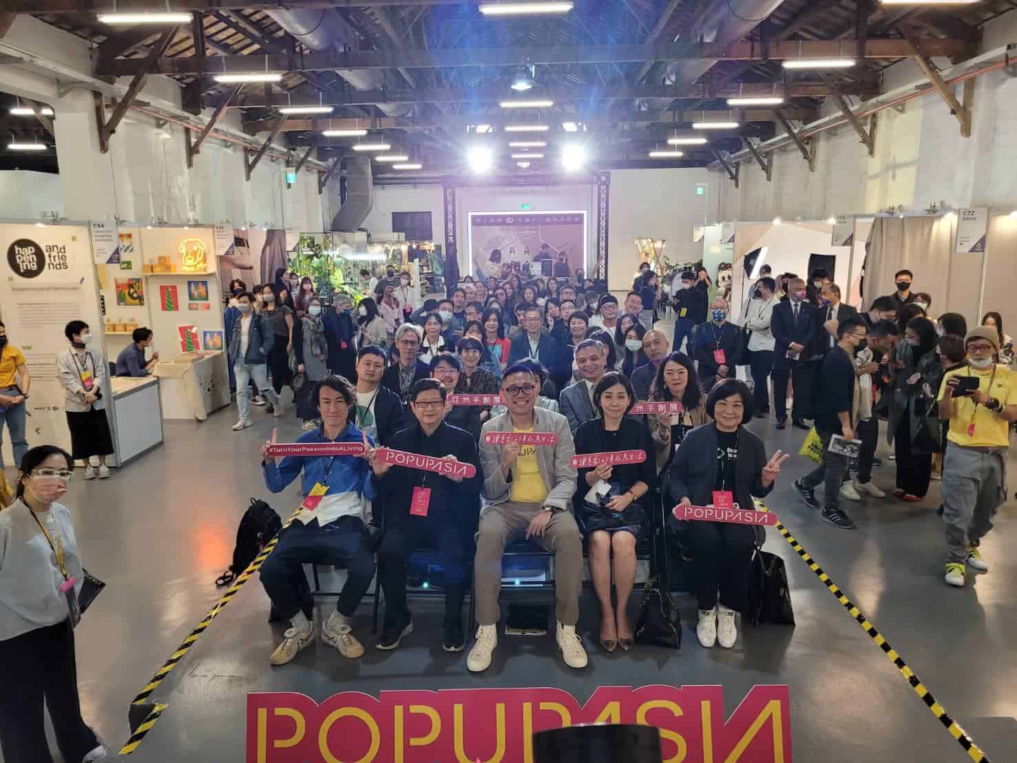 去年延期一年的第六屆「2022 Pop Up Asia 亞洲手創展」已於台北市松山文創園區落幕,為期四日的活動吸引超過2萬人購票入場,媒合商機超過5,000萬,是2022年底全亞洲最大型的生活風格展覽,也是全亞洲第一個以促進手作創業者與組織交流為核心的手作創業展會,至今已經吸引了超過16個國家超過30個城市與上千個參展商與買家參展,協助亞洲生活風格品牌進行有意義的規模化。