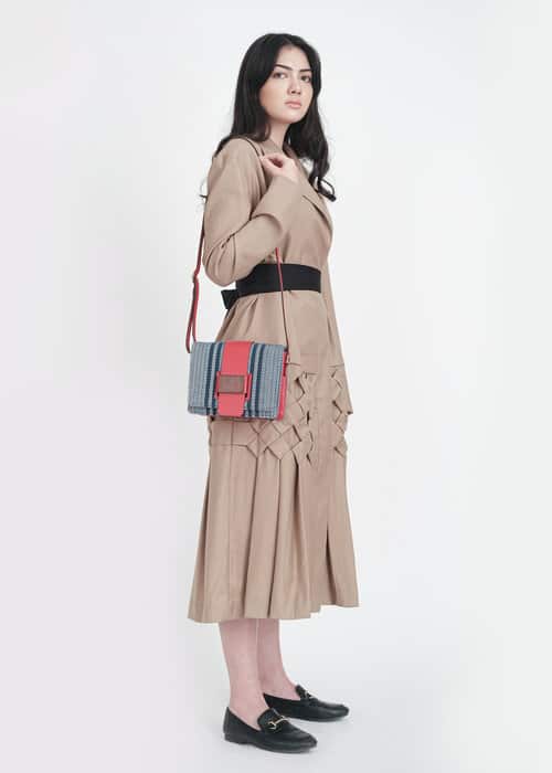 Berlin_Loop_Topaz_Red_Model-1