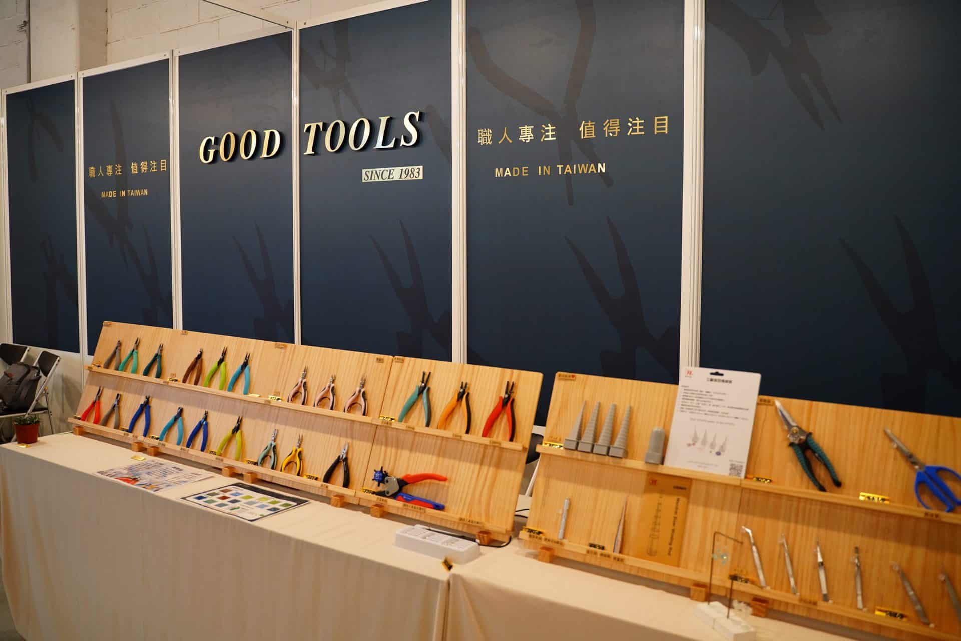 亞洲手創展全名為「亞洲手作創意創業商業展覽會」，實際上「handmade」一詞對於Pop Up Asia來說，並非只侷限於傳統的手工製造，如縫紉、編織或木工之類而已，而是包括當代的設計商品，甚至將範圍擴大到以手工開始設計製作的商品，例如以手工繪製或設計，再送到工廠製造的商品，也視同為當代的手創產品。