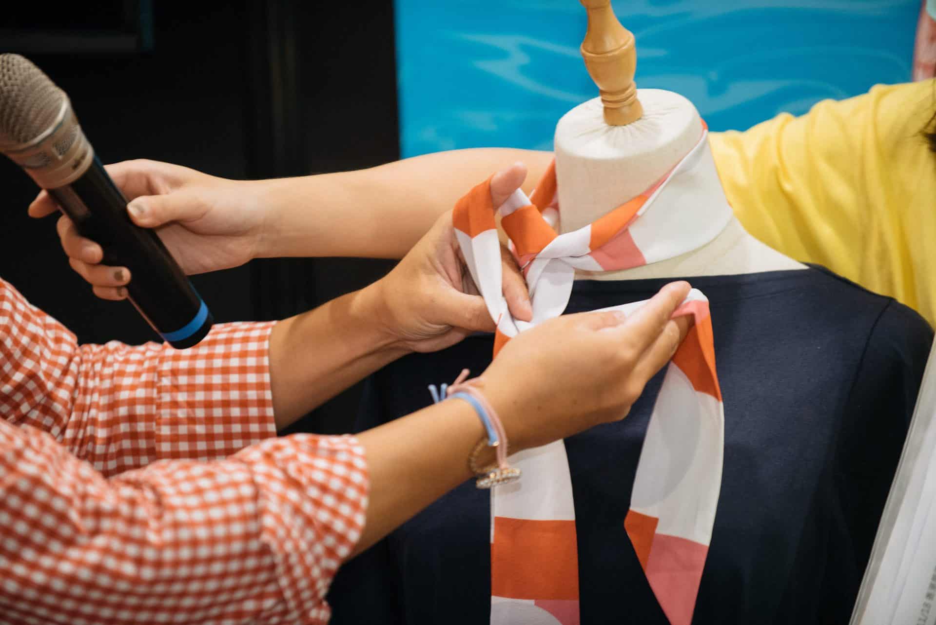 hk 2020POPUPASIA亞洲手創展-香港主題館以書房為載體,佐以【閱書】、【品茶】、【學手藝】三大主軸搭配每日多樣活動及【國際論壇】、【香港傳統紮作技藝展】、【他們在島嶼寫作-香港作家紀錄片播放】,無論身處何處皆能感受滿滿的正宗香港風情。