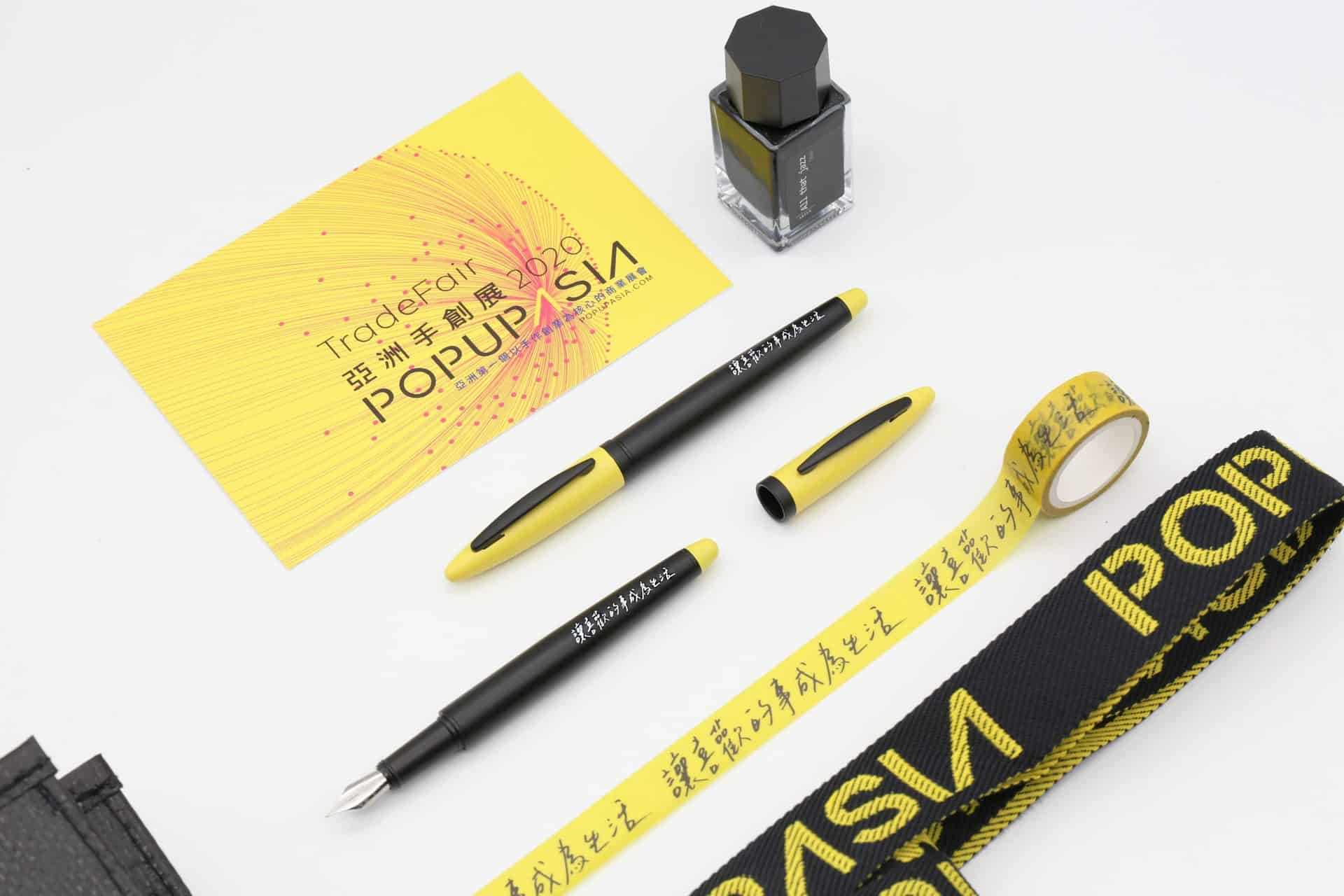 因為業態的關係，過Terri去比較常參加國外的B to B展會如香港禮品展和德國法蘭克福文具展等等，那些展會是禁止在會場販售商品的，且整體氣氛比較嚴肅；相較之下，亞洲手創展比較像輕鬆快樂的短期銷售會。「參展的原因是想要推廣品牌，而不是想要收穫企業訂單，但在展前媒合會也有得到一筆小小的訂單，且現場銷售反應也很熱絡，算是額外的收穫。」Terri說。