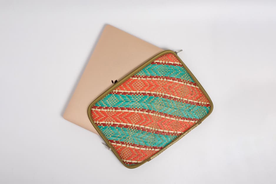 Woven_Abre-Amakan-Laptop-2