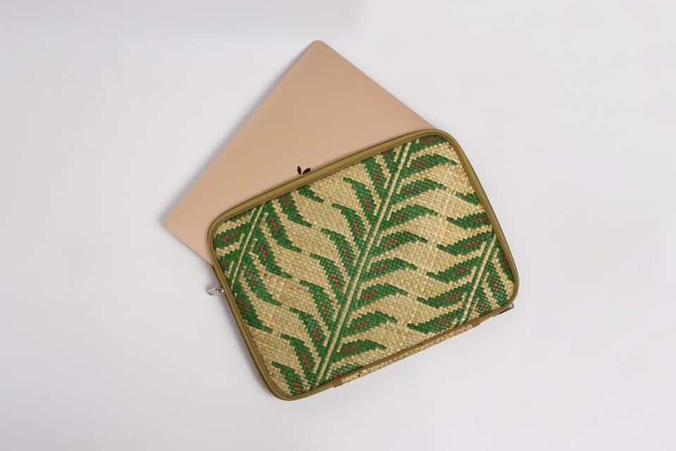 Woven_Abre-Dahon-Dahon-Laptop-2