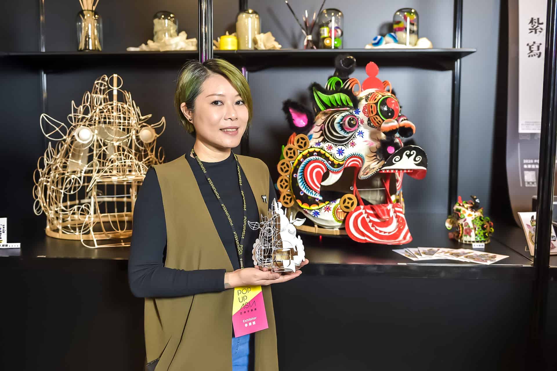 hk 2020POPUPASIA亞洲手創展-香港主題館以書房為載體,佐以【閱書】、【品茶】、【學手藝】三大主軸搭配每日多樣活動及【國際論壇】、【香港傳統紮作技藝展】、【他們在島嶼寫作-香港作家紀錄片播放】,無論身處何處皆能感受滿滿的正宗香港風情。