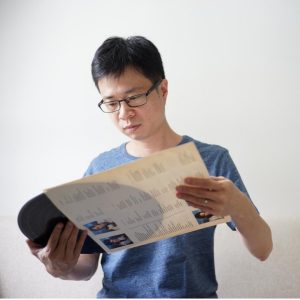 Vip Buraphadeja Vip Buraphadeja
happening 雜誌的創辦者、總編輯,曼谷藝術文化中心(bacc)董事會成員,
作家,作曲家,音樂評論者與資深讀者。