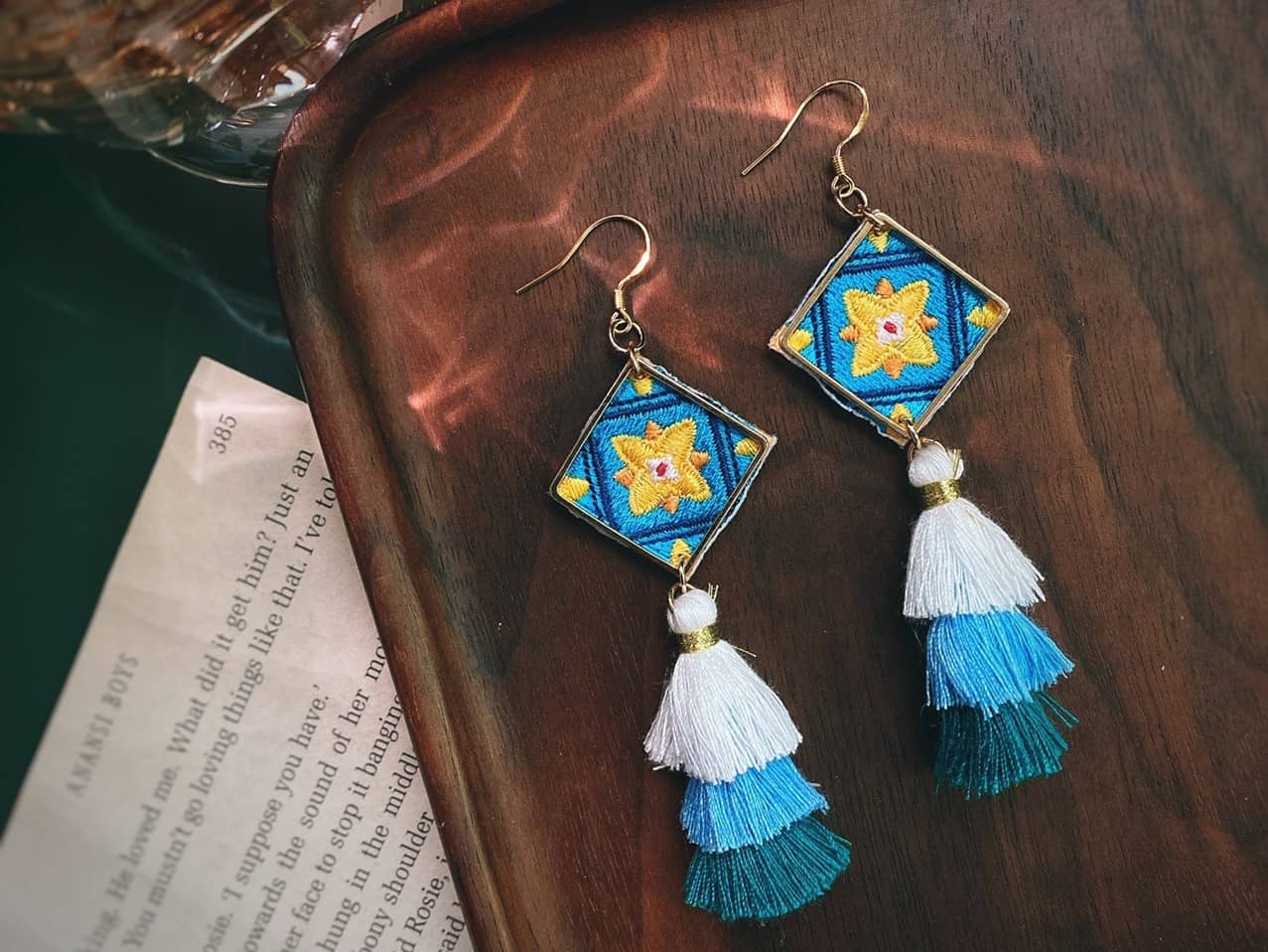 花磚刺繡耳環_圖片提供/Littdlework