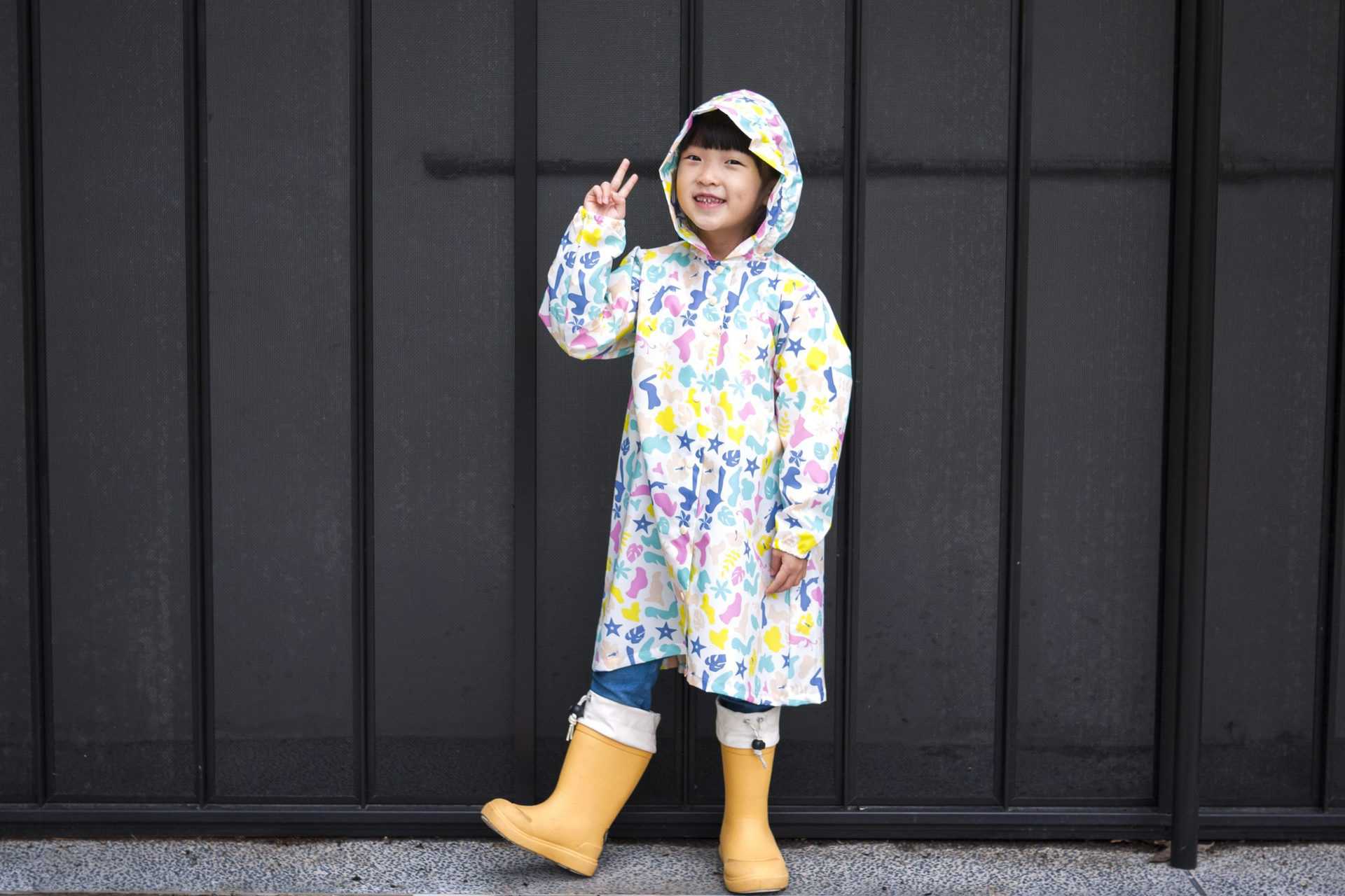 動物森林米白色兒童風雨衣-戴帽主視覺