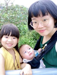 本島舍主理人與小孩合照